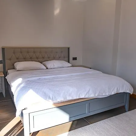 Havuzlu Lueks Yeni 4 Oda Çeşme