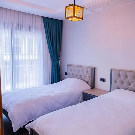 Havuzlu Lueks Yeni 4 Oda Çeşme