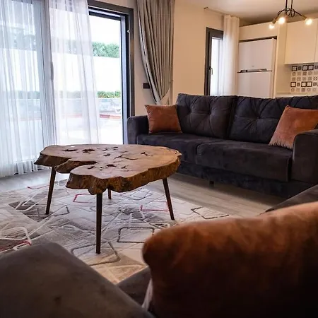 Havuzlu Lueks Yeni 4 Oda Villa Çeşme