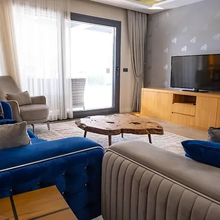 Havuzlu Lueks Yeni 4 Oda * Çeşme