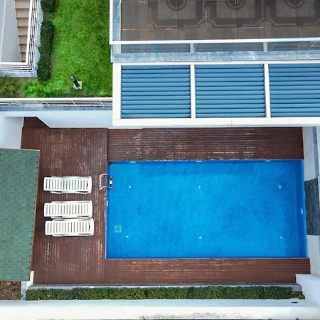 Havuzlu Lueks Yeni 4 Oda Çeşme
