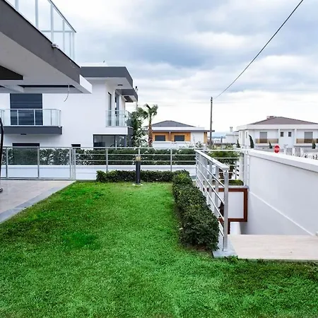 Havuzlu Lueks Yeni 4 Oda Villa *